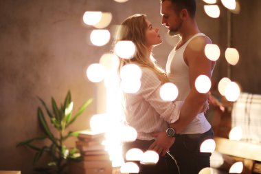 İlişki. Evdeki güzel çift