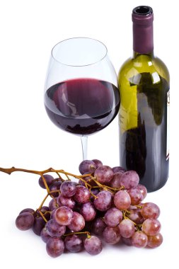 Beyaz arka planda kırmızı şarap