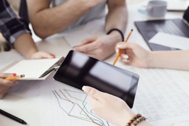 İş meseleleri. Ofisteki insanlar.