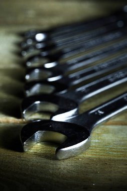 Metal anahtarlara, garaj aletlerine yakın çekim