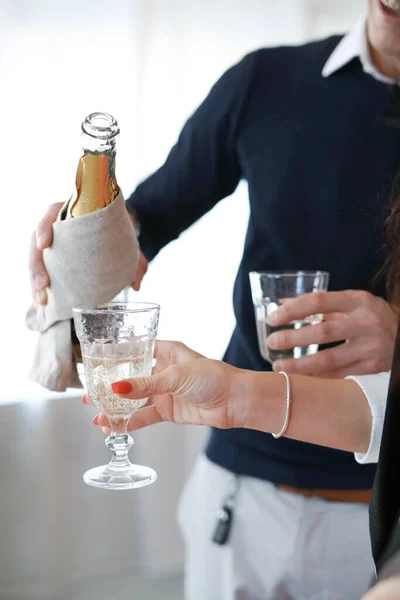 Mann Mit Flasche Champagner — Stockfoto