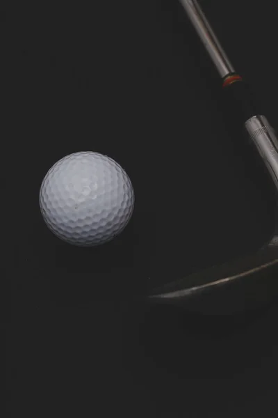 Siyah Arka Planda Golf Topu — Stok fotoğraf