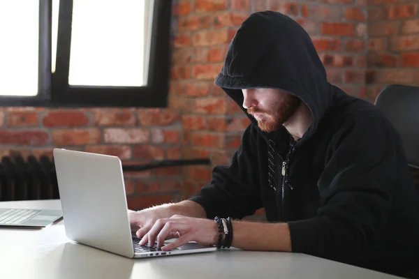 Hacker Vor Seinem Computer — Stockfoto
