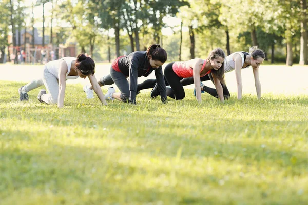 Desporto Mulheres Exercitam Parque — Fotografia de Stock