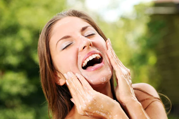 Beautiful Happy Woman Washing Her Face — Stock Photo, Image