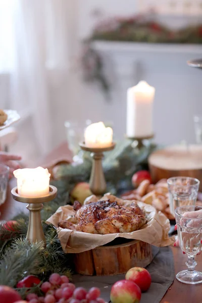 圣诞晚餐桌上的食物 — 图库照片