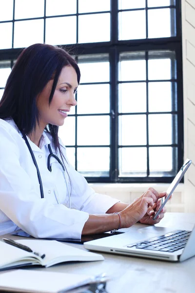 Geneeskunde Mooie Dokter Het Ziekenhuis — Stockfoto