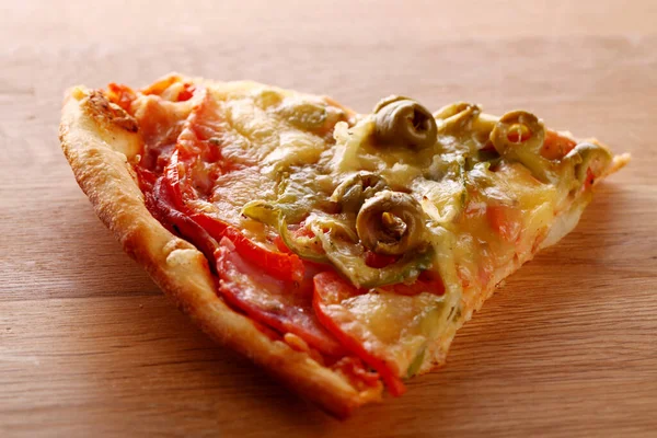 Nahaufnahme Von Leckerer Italienischer Pizza — Stockfoto
