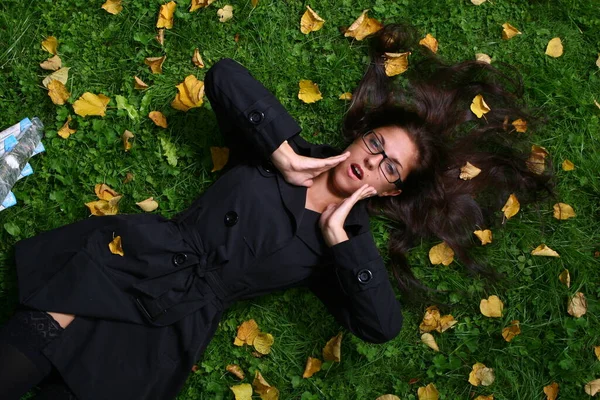 Mulher Jovem Feliz Bonita — Fotografia de Stock