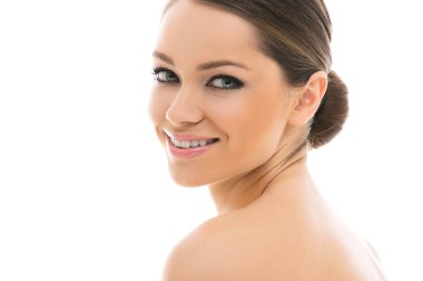 Güzel, çekici, güzel yüzlü bir kadın.