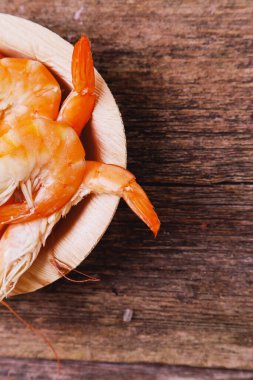 Tahta masada nefis karidesler.