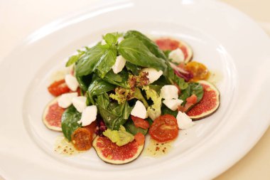 Lokantada nefis yemekler.