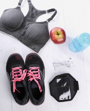 Zeminde spor malzemeleri var.