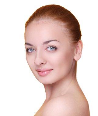 Beyaz arka planda güzel bir kız