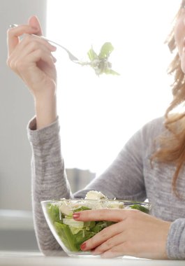 Yaşam tarzı. Ofisteki tatlı kız.