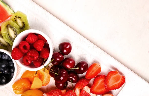 Musim Panas Delicious Berry Atas Meja — Stok Foto