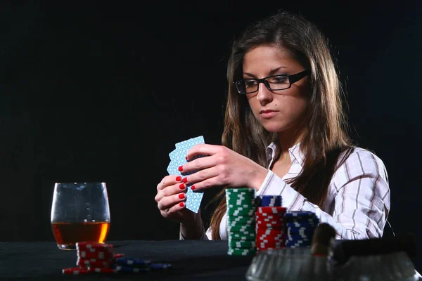 Beautiful Woman Who Playing Poker — Stock Photo, Image