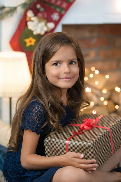 Infancia Chica Joven Durante Víspera Navidad — Foto de Stock