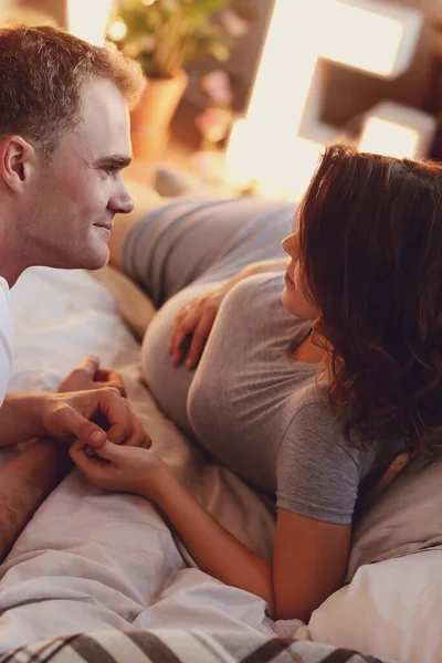 Mooie Zwangere Vrouw Haar Man — Stockfoto