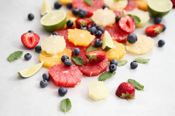Frutas Frescas Sobre Mesa — Foto de Stock