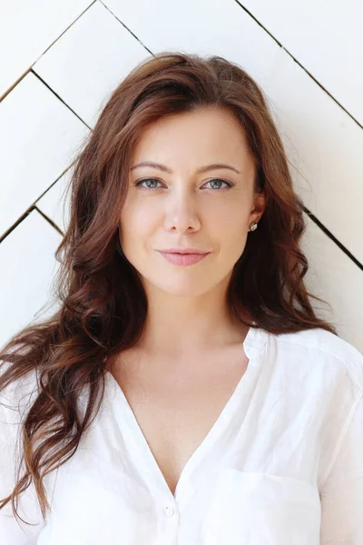 Yaşam tarzı. Evdeki güzel kadın.