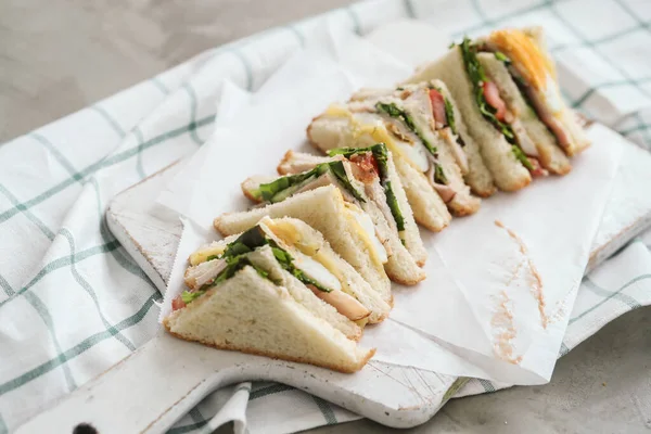 Cibo Delizioso Panino Sul Tavolo — Foto Stock