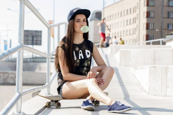 Street Outdoor Attractive Teen Cap — Stock Photo, Image