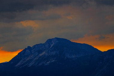 (Trentino İtalya) Dağlardan Gün Batımı)