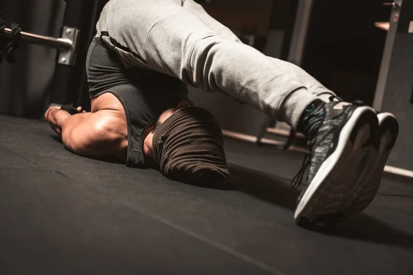 Homme Sportif Dans Salle Gym Fait Relaxation Yoga Des Exercices — Photo