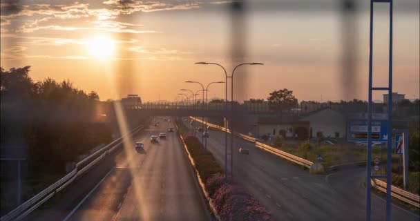 Een Video Tijdsverloop Van Snelweg Bij Zonsondergang Schot Van Viaduct — Stockvideo