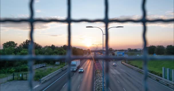 Lapso Tiempo Vídeo Carretera Atardecer Disparado Desde Paso Elevado Detrás — Vídeo de stock