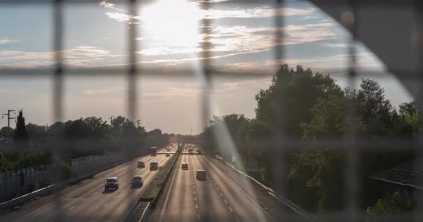 Een Video Tijdsverloop Van Snelweg Bij Zonsondergang Schot Van Viaduct — Stockvideo