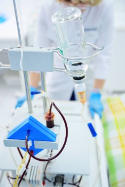 Kan nakli Kliniği yakın çekim arka plan üzerinde için aleti.