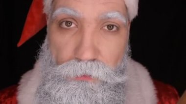 Noel Baba beysbol sopası ile