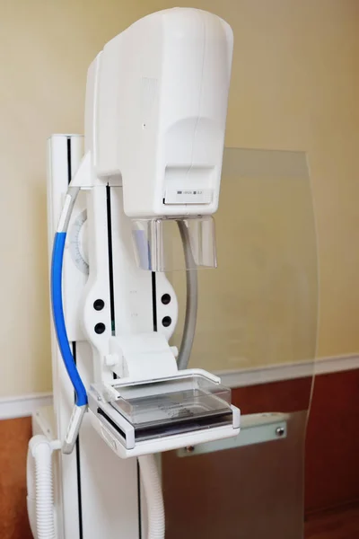 Máquina de rayos X para el examen de mama de cerca . — Foto de Stock