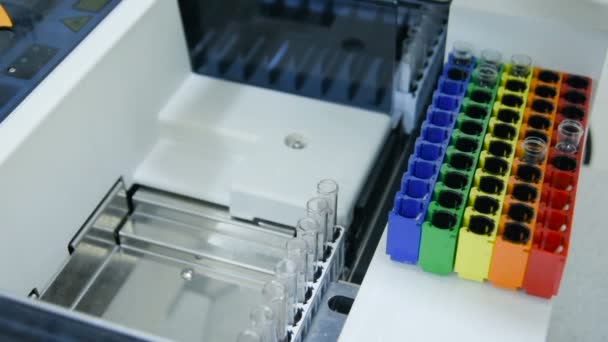 Geräte und Apparate für Biochemie in einem modernen Labor