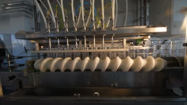 Een fabriek voor de productie van zonnebloemolie. — Stockvideo