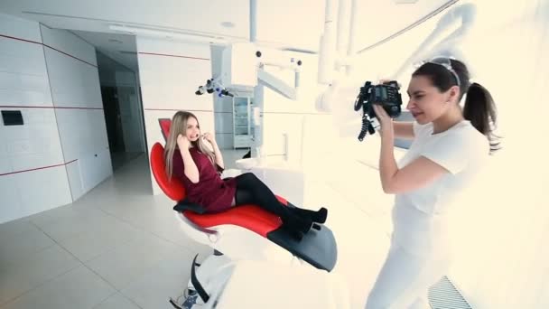 Pretty girl in the dental chair — Stock Video