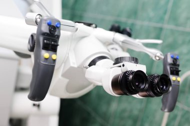 modern bir Nöroşirürji Kliniği ameliyat mikroskobu