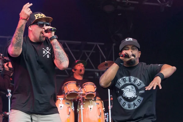 Monterey, CA / USA - 5 / 24 / 15: B-Real and Sen Dog of Cypress Hill Kaliforniya Kökler Festivali 'nde konser verdi. 