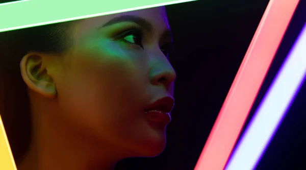 Yüksek Moda Trend Kozmetik Makyajı Nın Yüzü Neon Tüpü Işığı — Stok fotoğraf