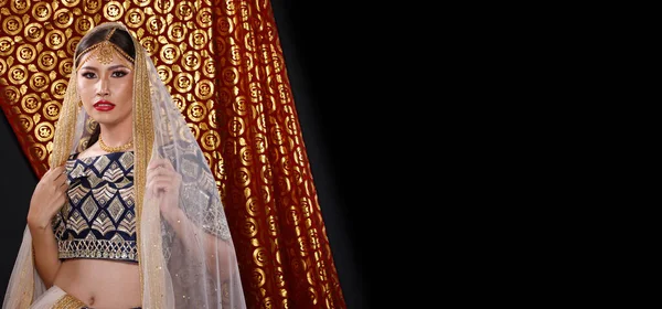 Indiai Szépség Arc Tökéletes Teszik Esküvői Menyasszony Portré Egy Gyönyörű — Stock Fotó