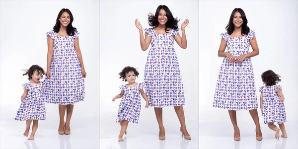 Mãe Asiática Filha Caucasiana Ficar Usar Mesmo Vestido Blusa Flor — Fotografia de Stock