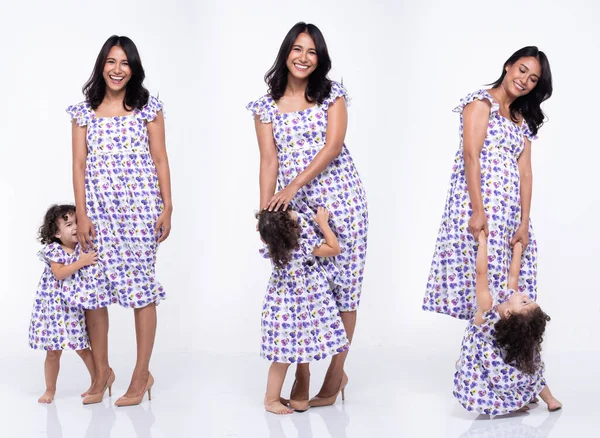 Mãe Asiática Filha Caucasiana Ficar Usar Mesmo Vestido Blusa Flor — Fotografia de Stock