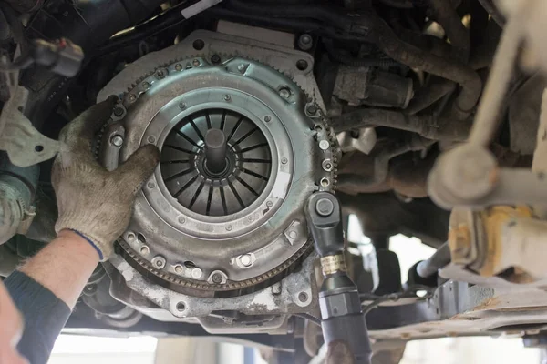 Car Repair Car Service Replacing Clutch Disc Gearbox Car Service — Stock Photo, Image