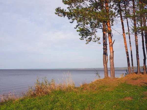 Herbstliches Ufer Des Großen Flusses Kama Berge Bäume Bäume Ural — Stockfoto