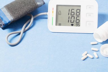 mavi arkaplanda modern tonometre