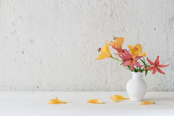 Lilies White Vase White Background — Stock Photo, Image