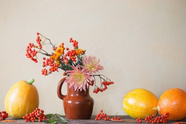 Bal kabakları ve ağaç dallarıyla dolu bir hayat.