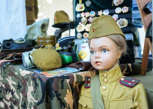 Детский манекен в военной форме советского времени . — стоковое фото